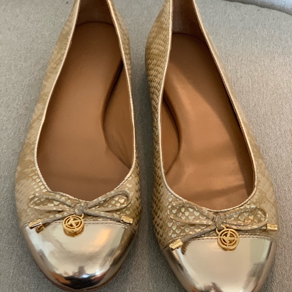 Ballet, flat shoes, very comfortable!